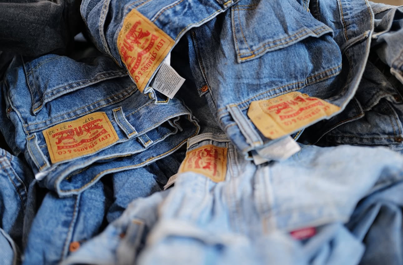 LEVI'S – The Clothing Warehouse