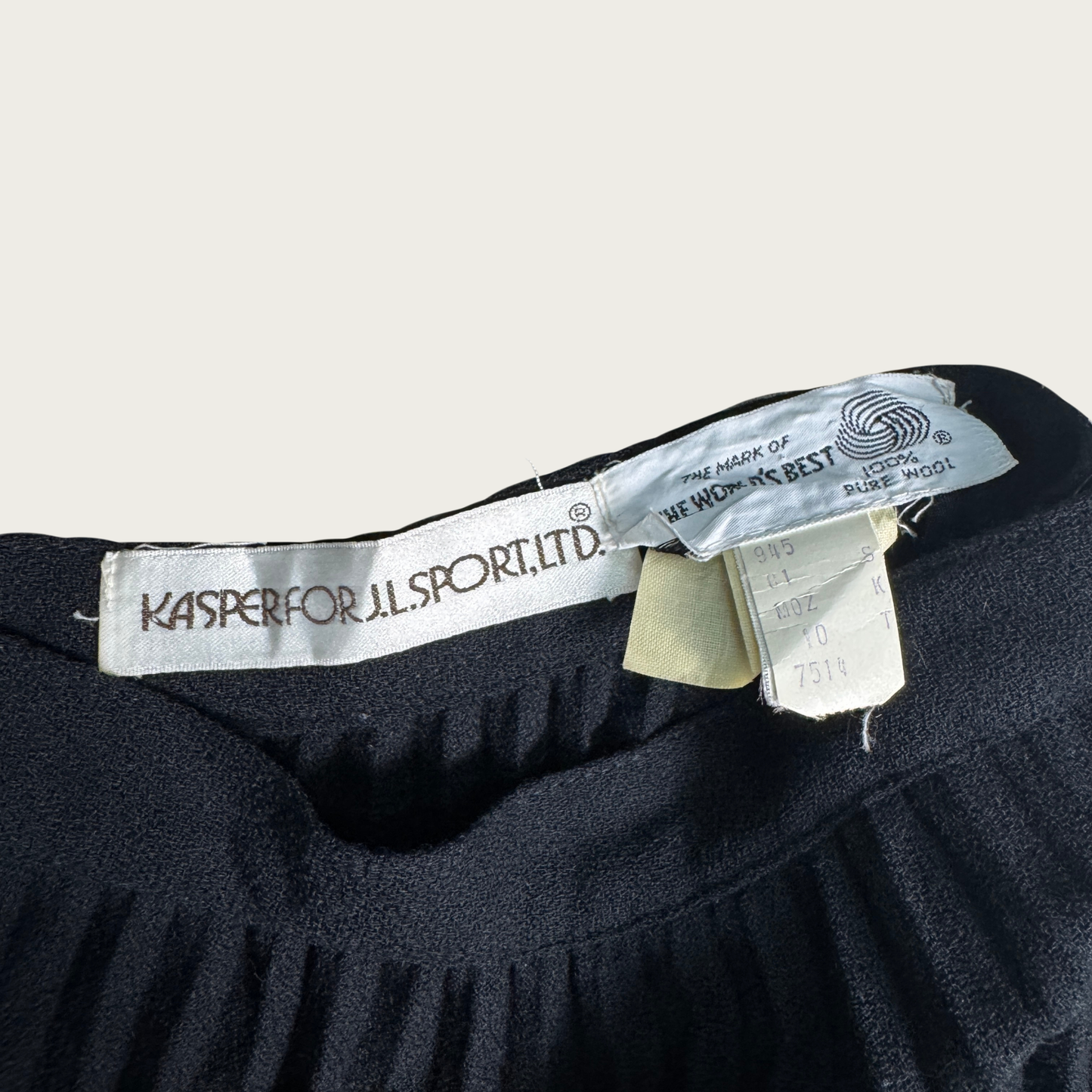 (26") 70s Black Pleated Wool Skirt