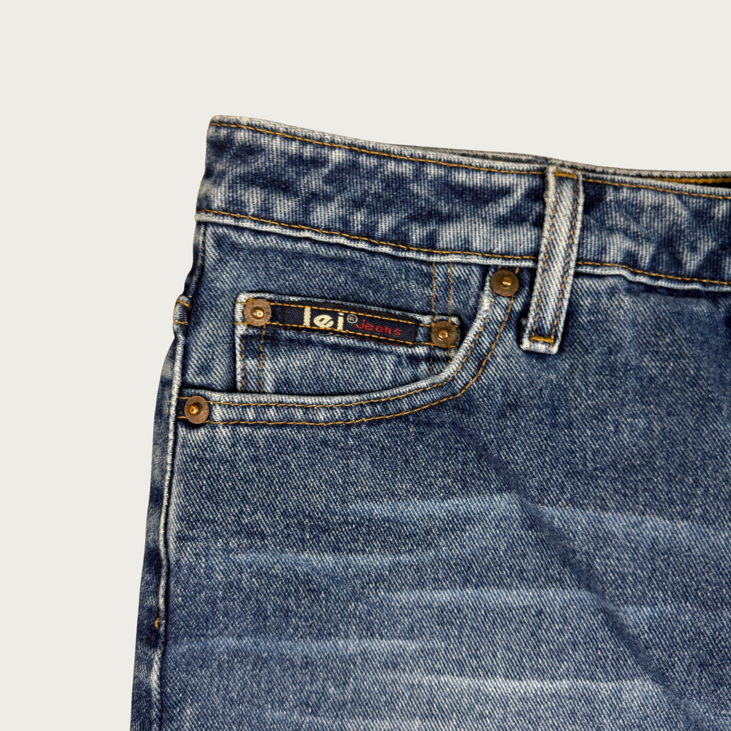 (32") 90s/Y2K Lei Denim Skirt