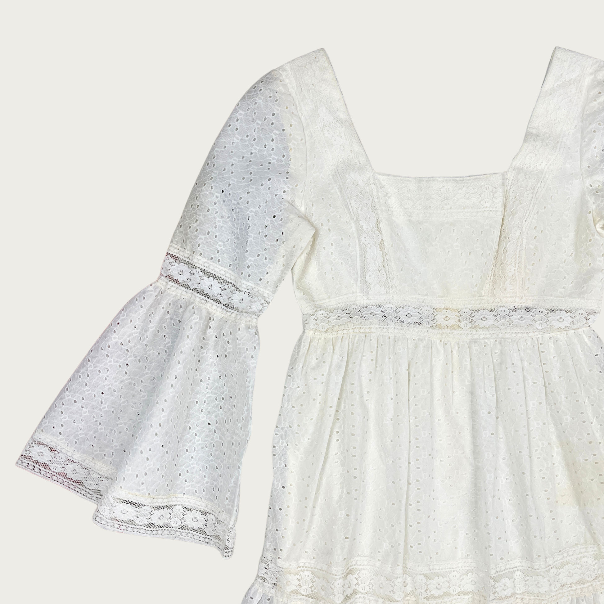 (S) 70s Lace Eyelet Bell Sleeve Maxi Dress (S) 70s Lace Eyelet Bell Sleeve Maxi Dress