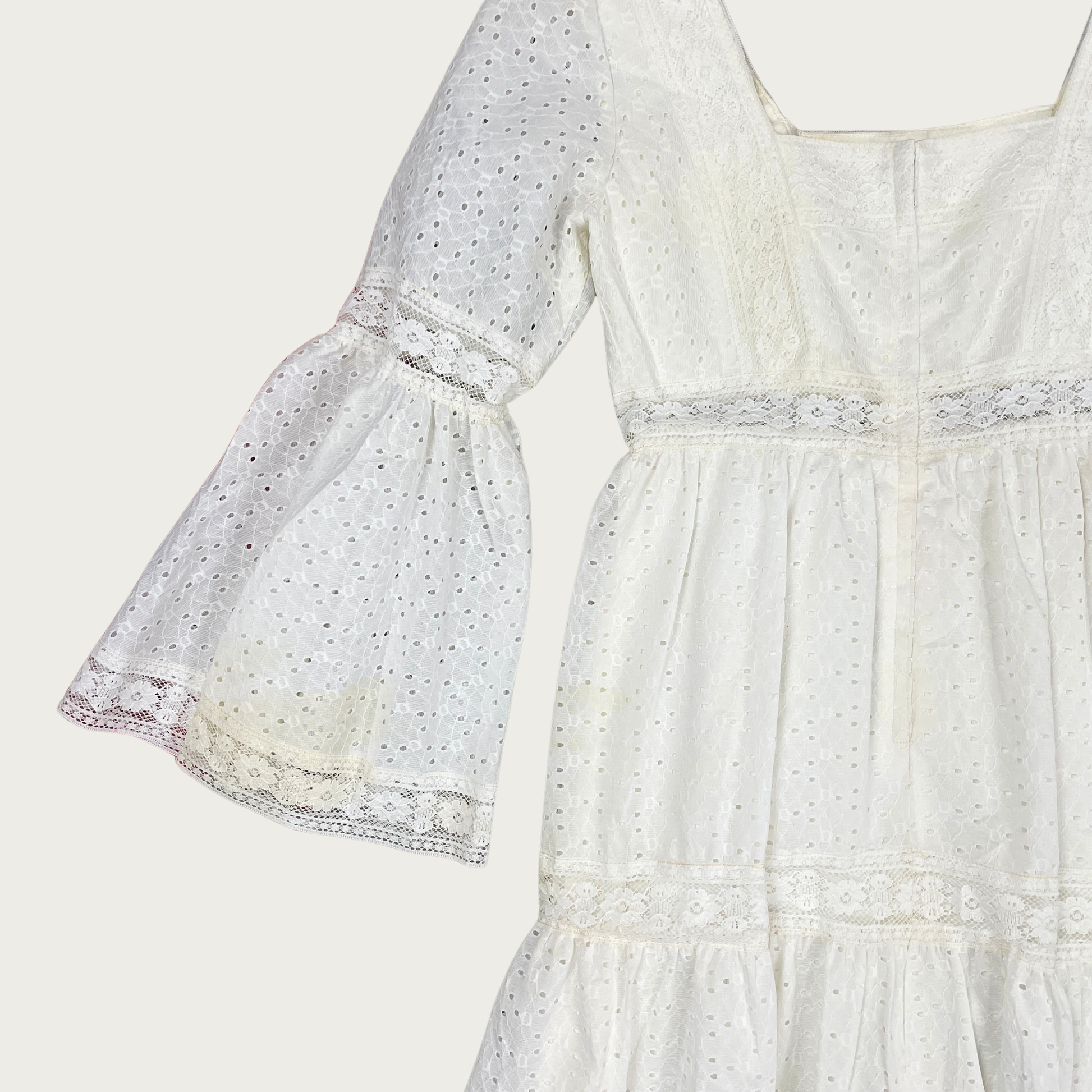(S) 70s Lace Eyelet Bell Sleeve Maxi Dress (S) 70s Lace Eyelet Bell Sleeve Maxi Dress