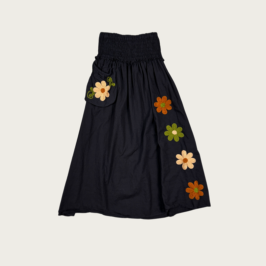 (S) Vintage Black Embroidered Flower Pocket Maxi Skirt