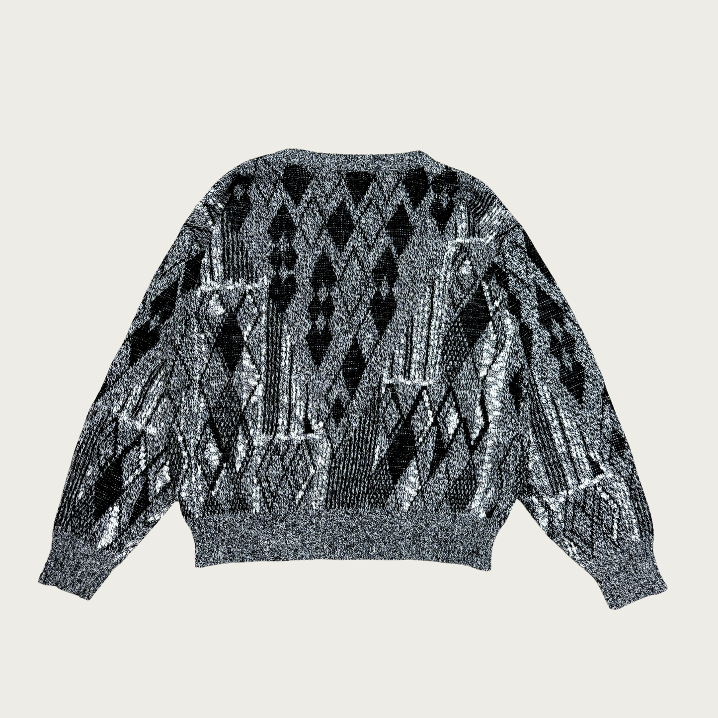 (L) Monochrome Patterned Knit Sweater