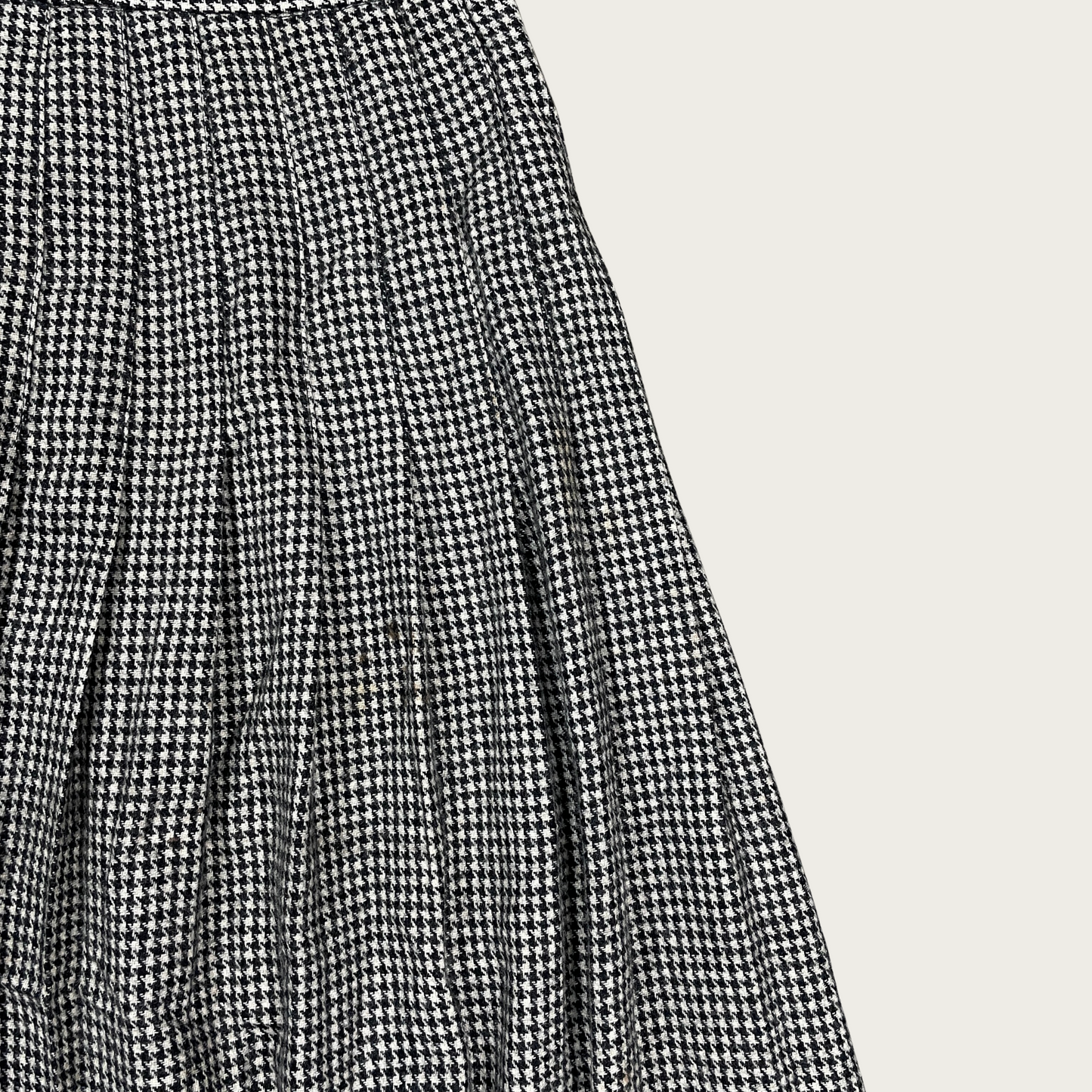 (28") Houndstooth Pleated Midi Skirt