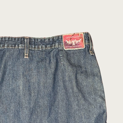 (32") 90s/Y2K Levi's Flared Denim Midi Skirt