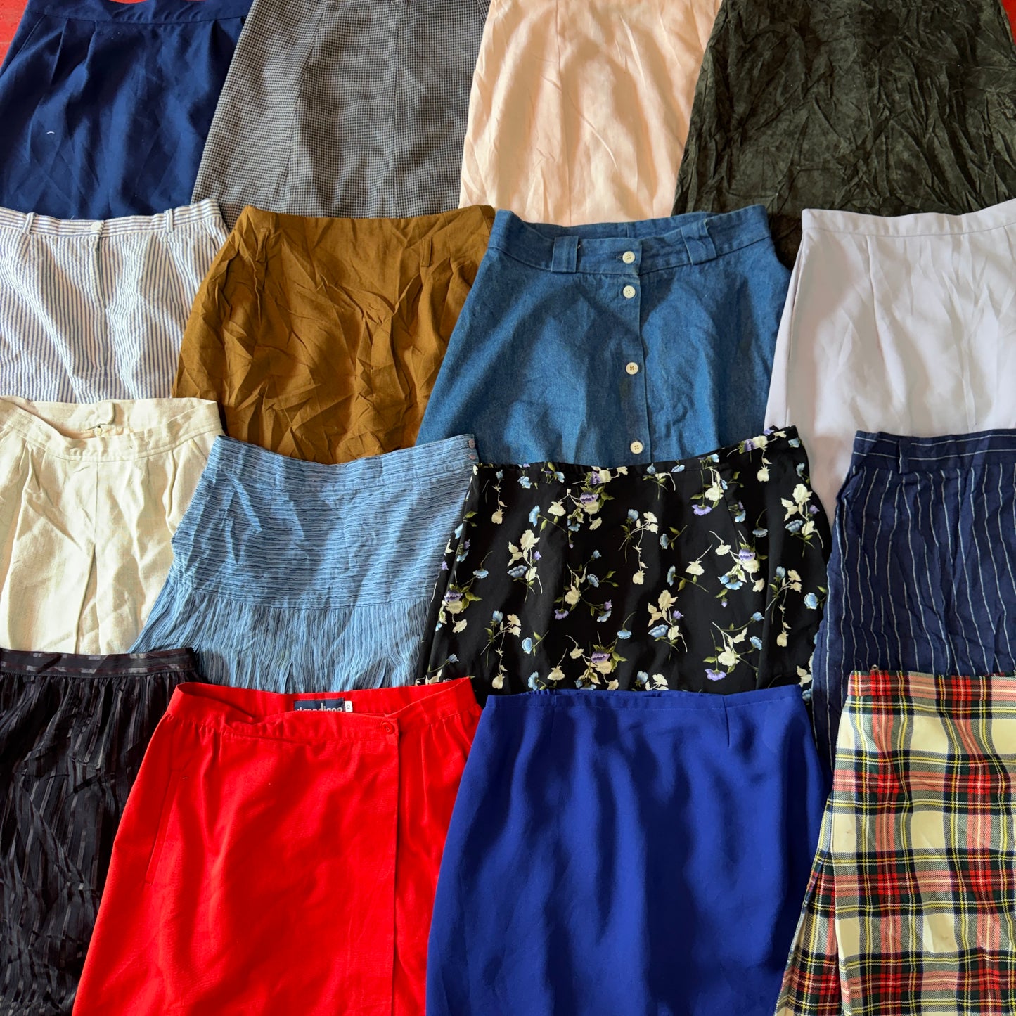 100 Piece Mixed Women's Vintage Box