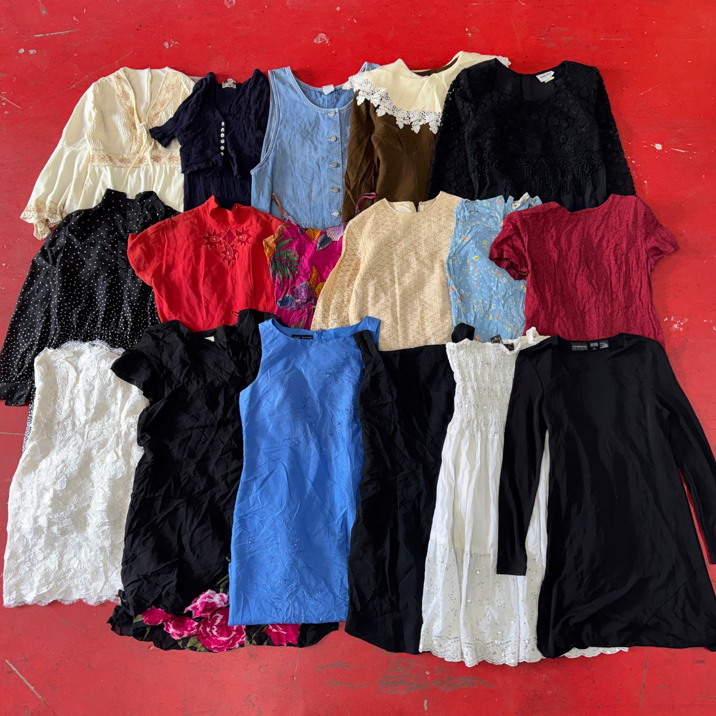 100 Piece Mixed Women's Vintage Box