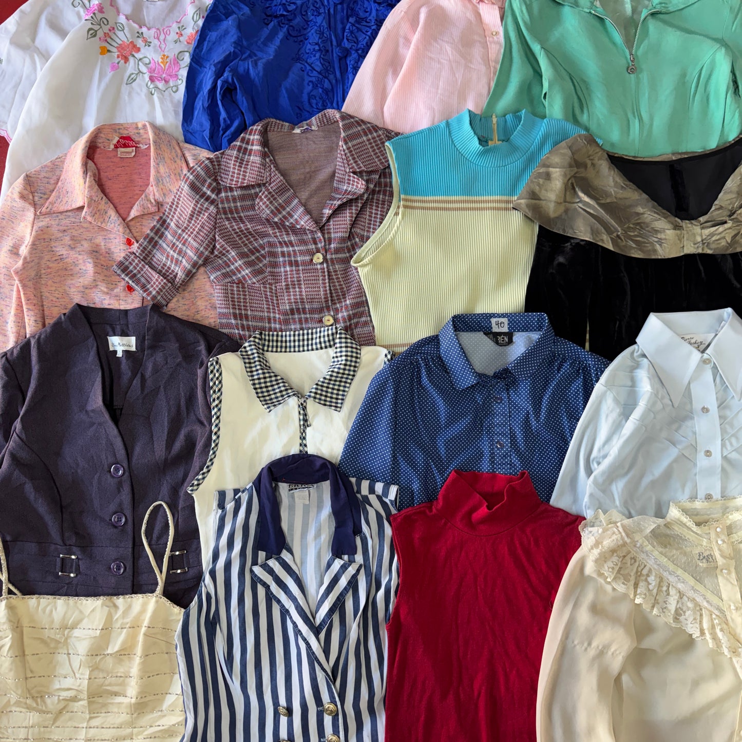100 Piece Mixed Women's Vintage Box